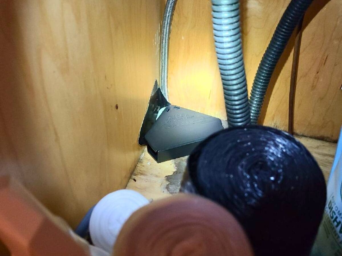 Mouse bait station